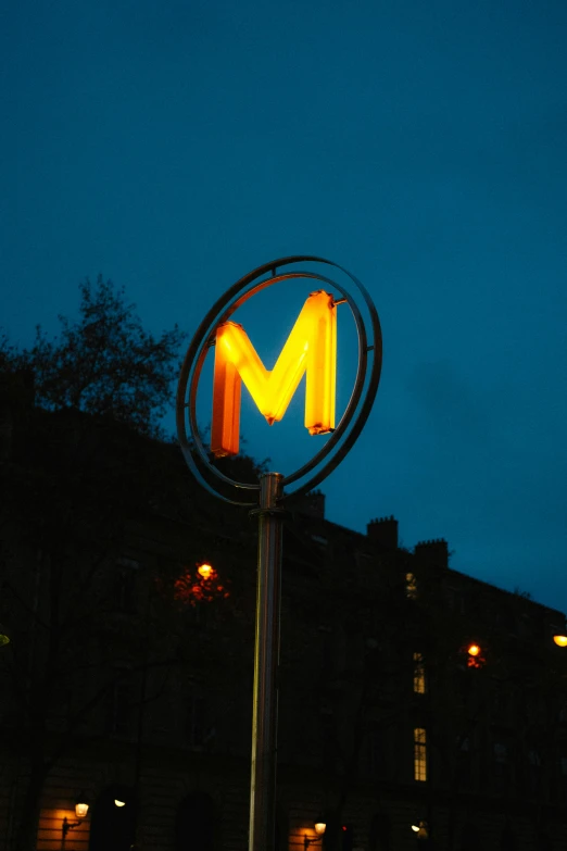 a tall sculpture with a letter on it's face