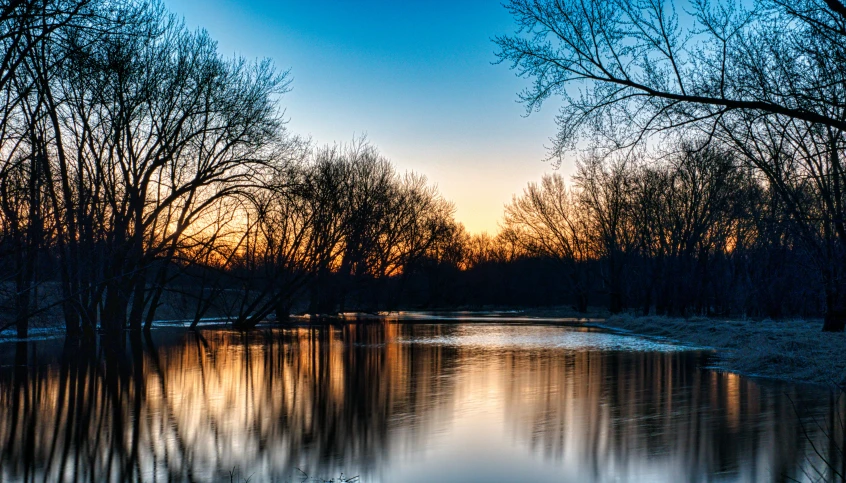 a lake that is in the middle of some trees