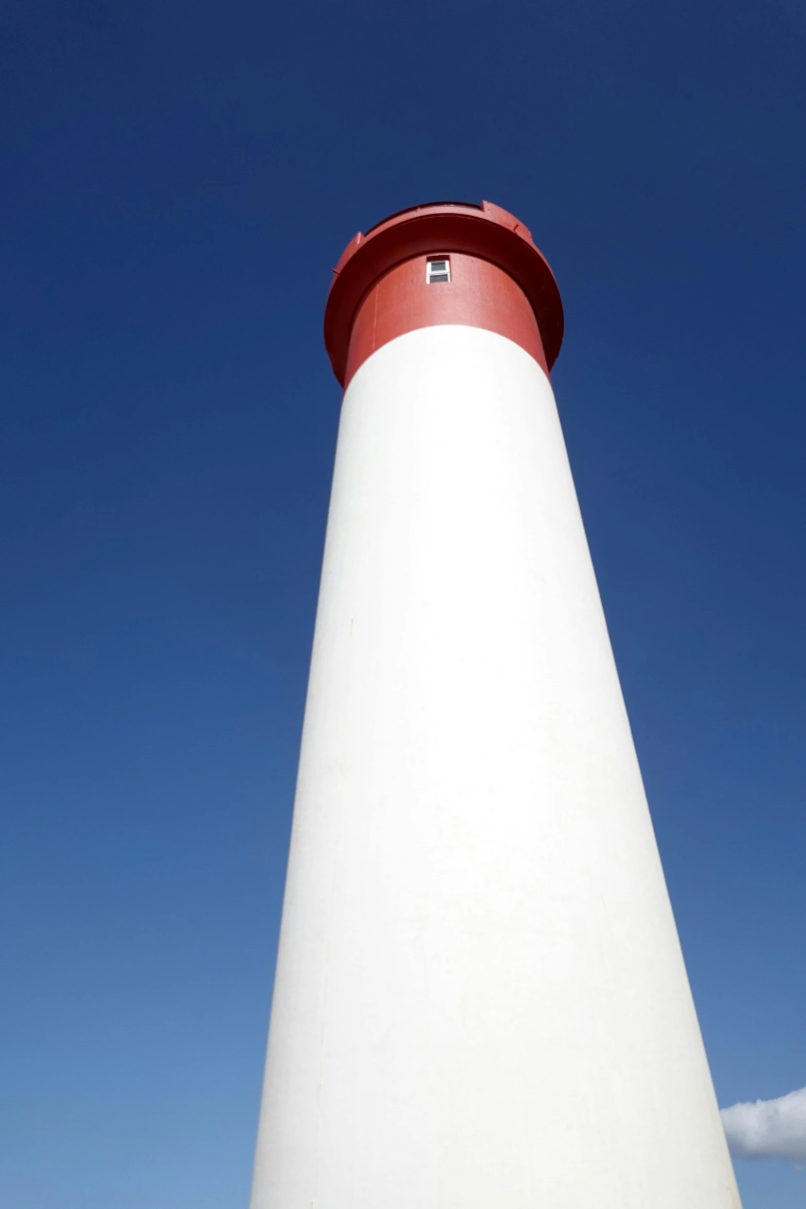 the large white and red pole has a sky background