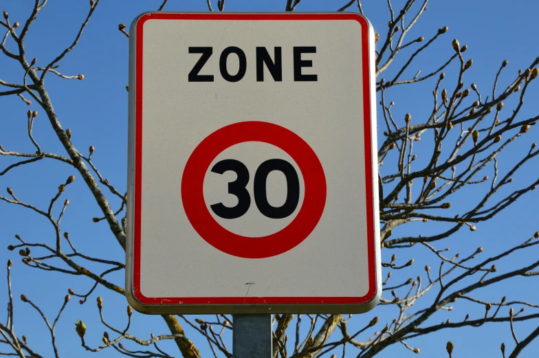 a sign that says zone 30 on it