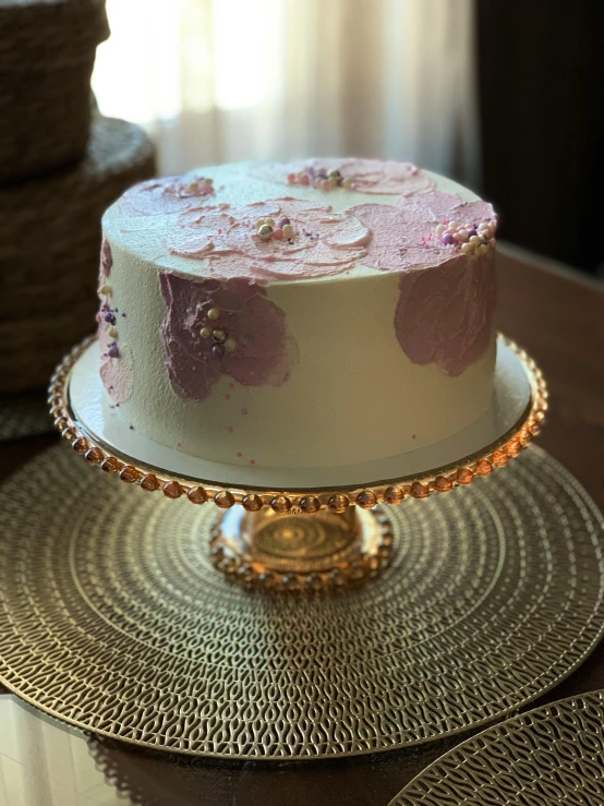 a cake with some frosting on top is shown