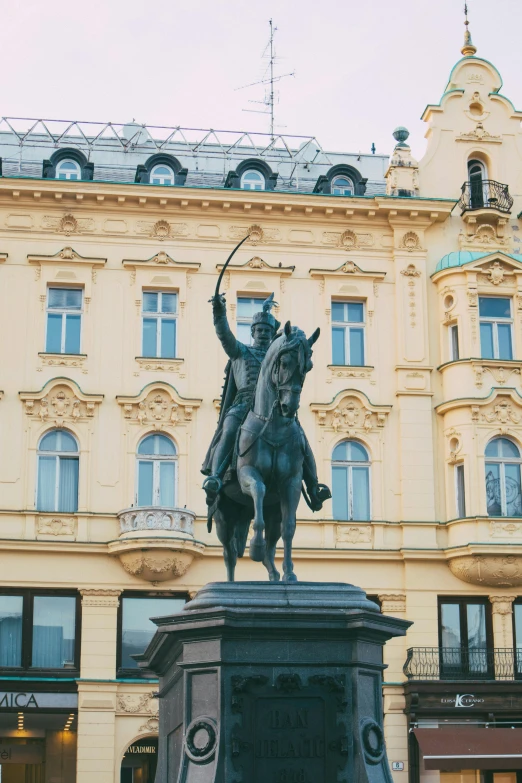 statue of the knight in front of an old building