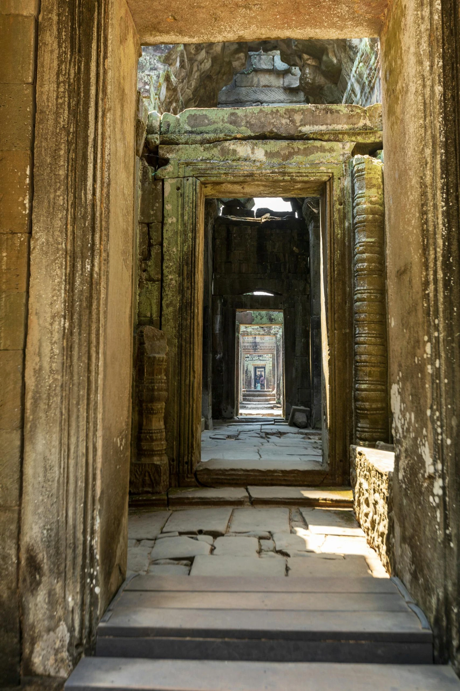 an empty corridor with several arches and stone walls