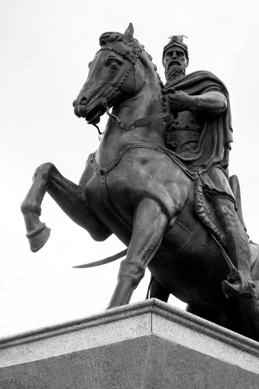 the statue of a knight is mounted to a pedestal