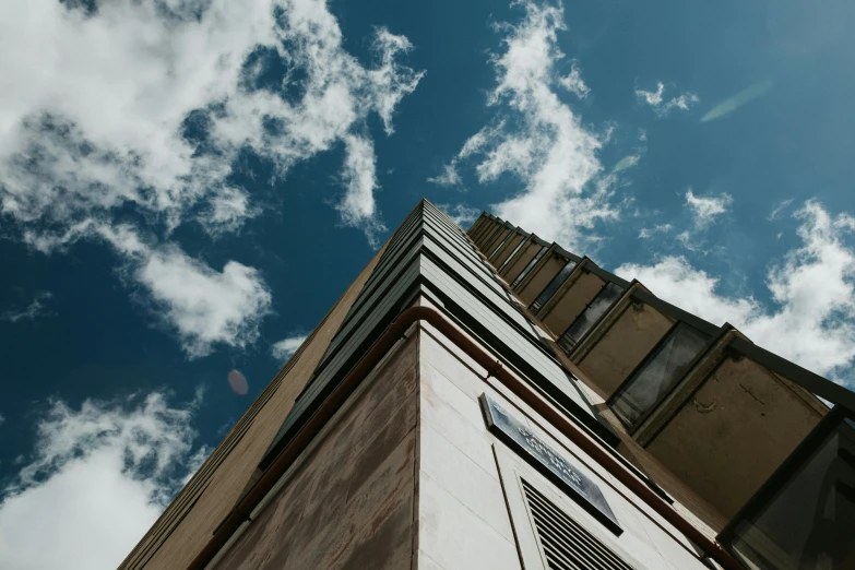 there are many windows on this building with blue sky