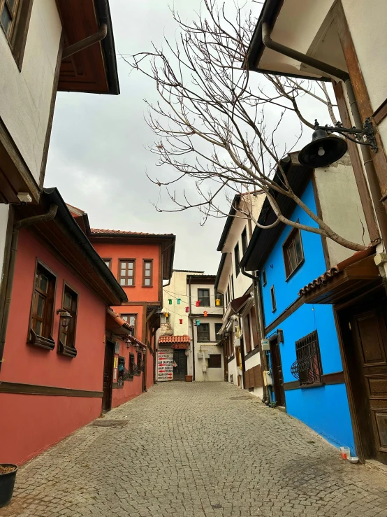 an alley with many different colored houses on either side