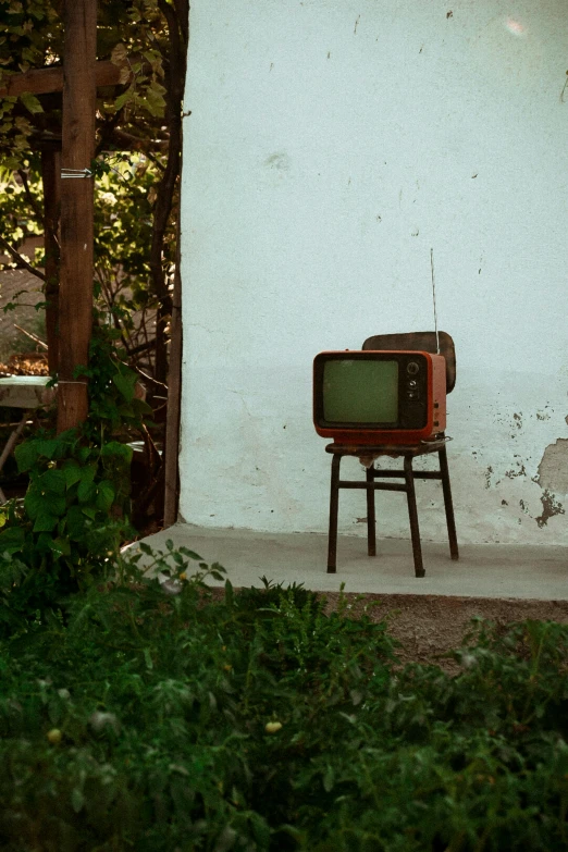 an old fashioned tv on an empty wooden stand