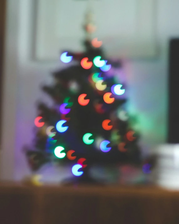 a blurry po of a brightly lit christmas tree