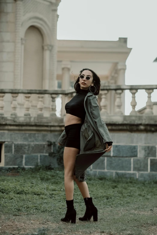 an attractive young woman in a black outfit