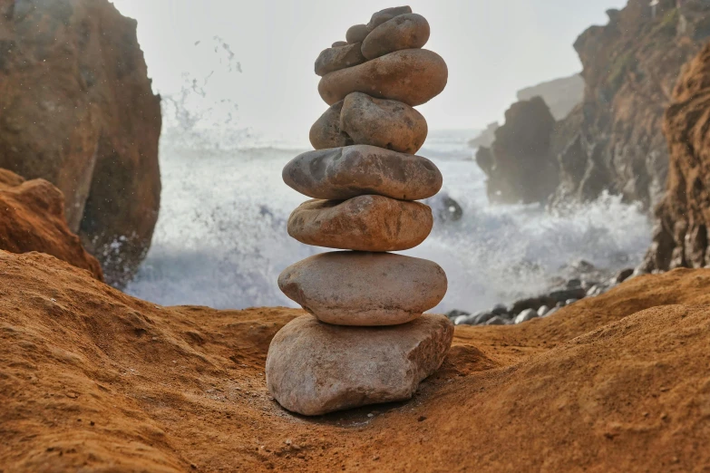 the rocks are stacked to look like they're going through the ocean