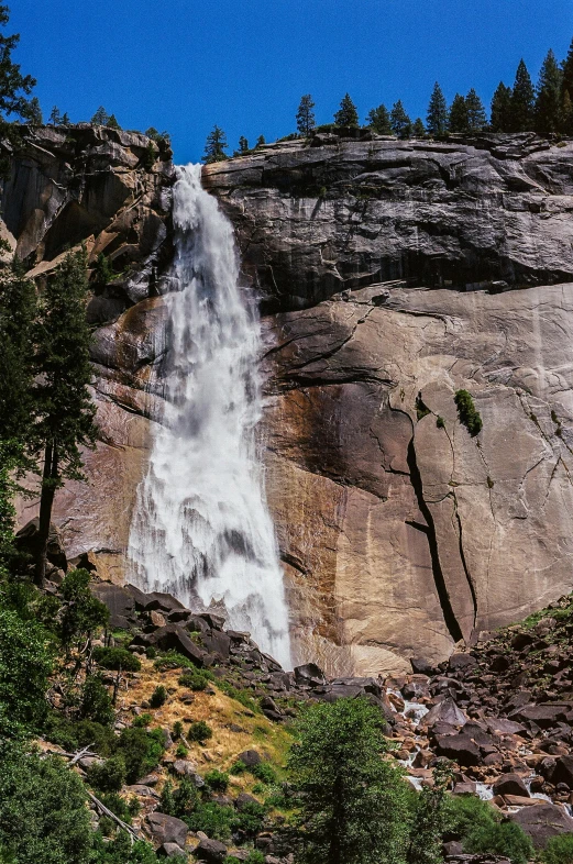 there is a waterfall that is in the water