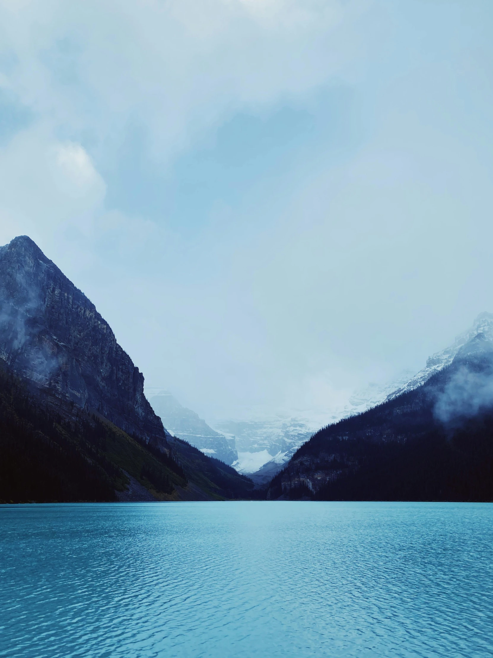 a beautiful view of some water and mountains