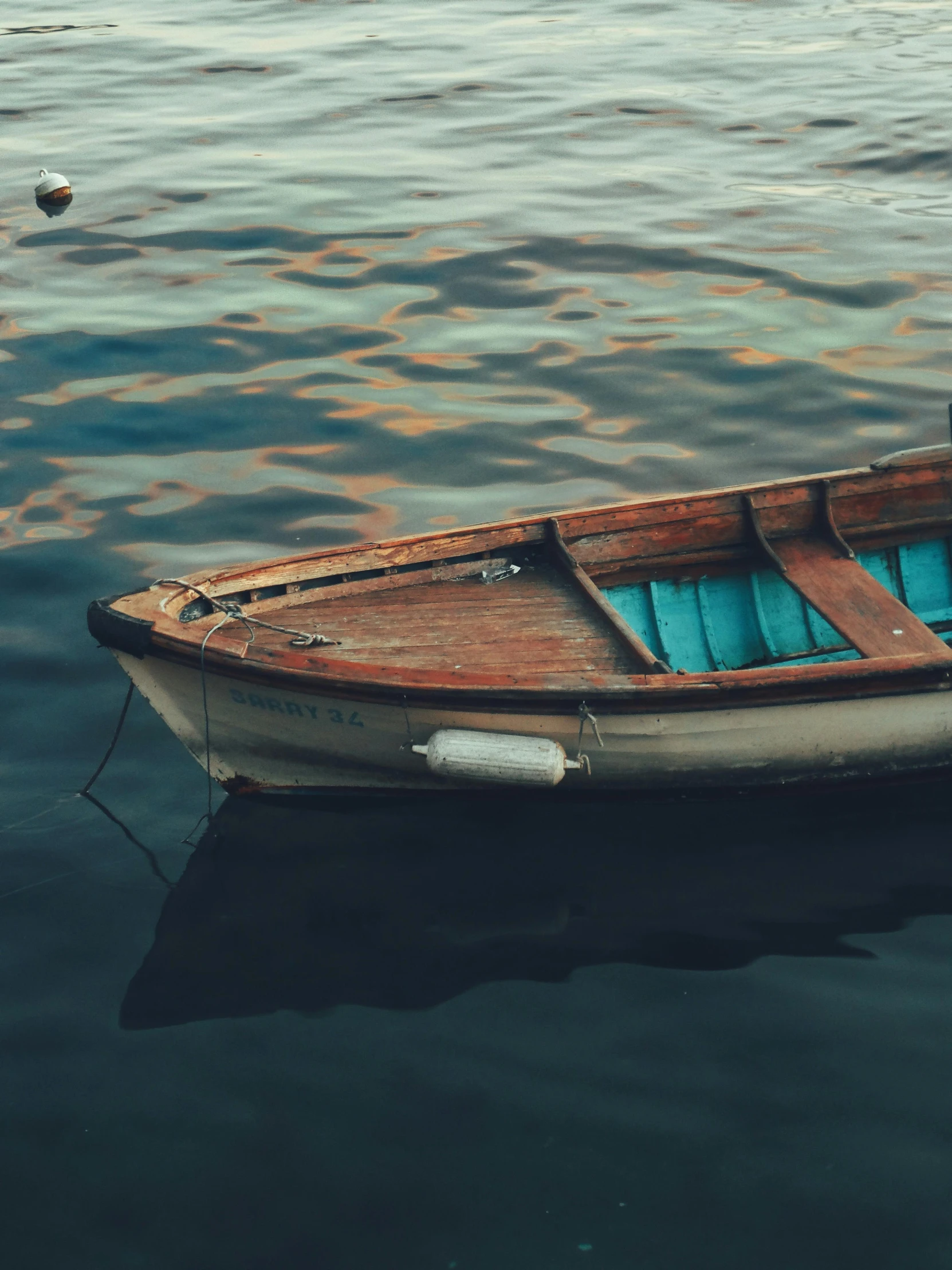 an empty boat sitting on top of a lake