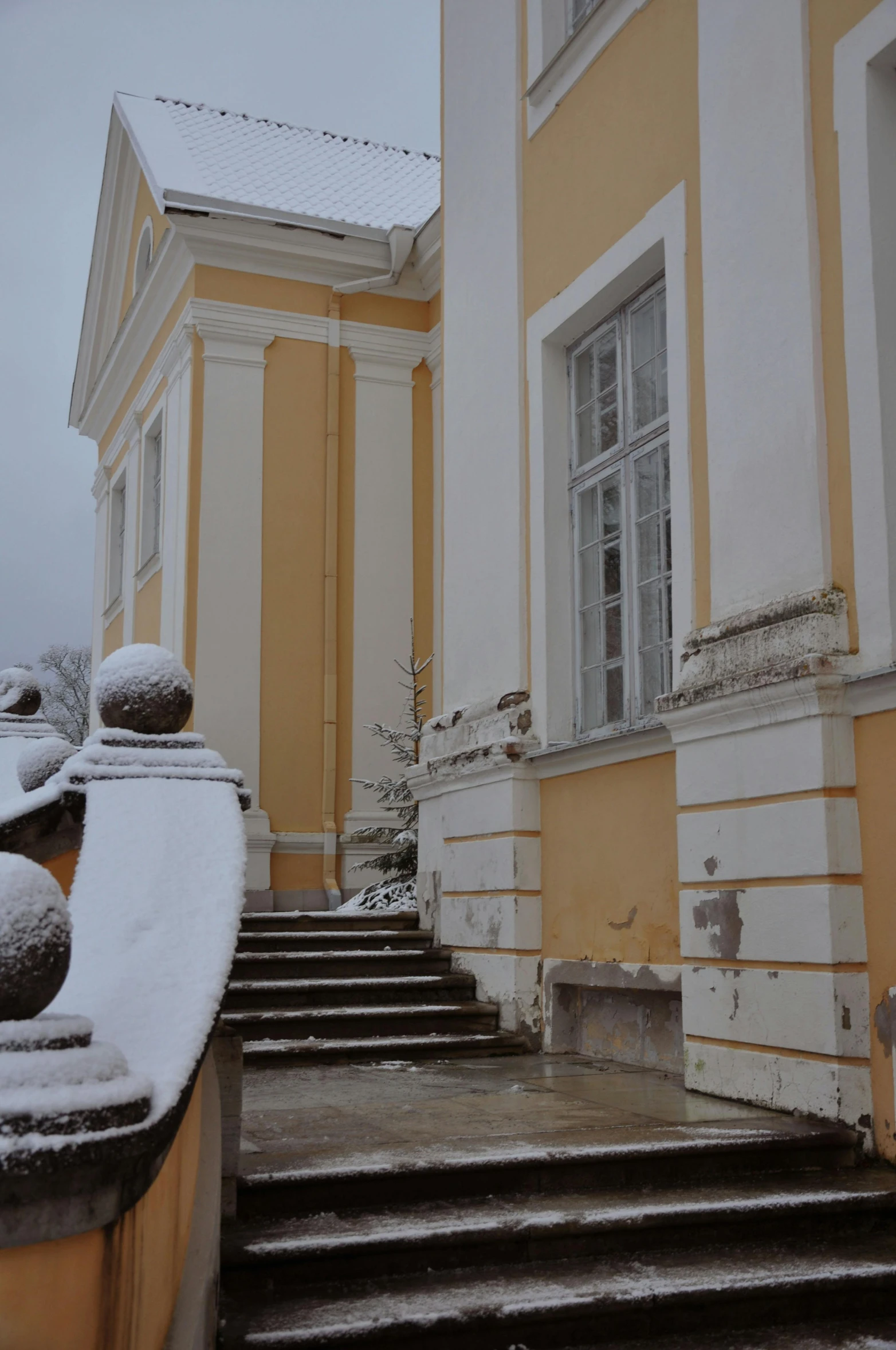 there are steps leading to an old building