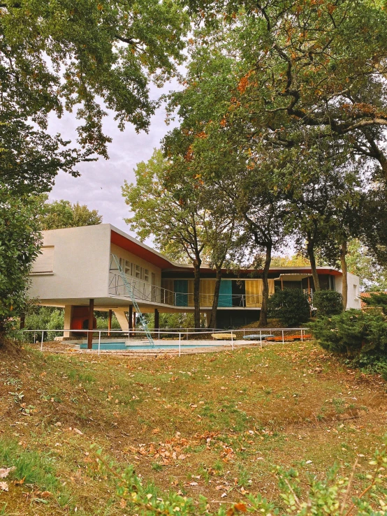 a house sitting in the middle of the trees