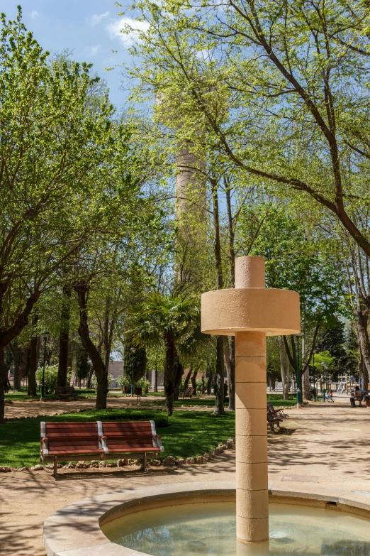 this is a water fountain in a park