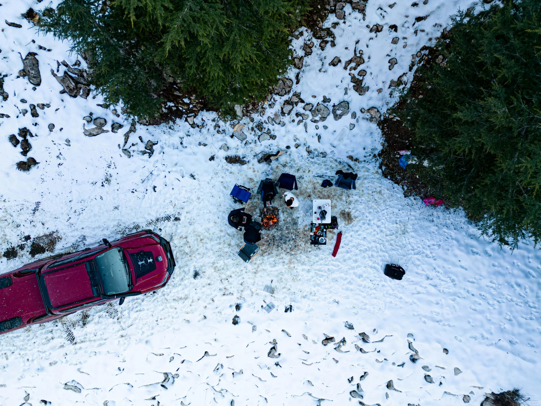 a camp ground is filled with things that are in the snow