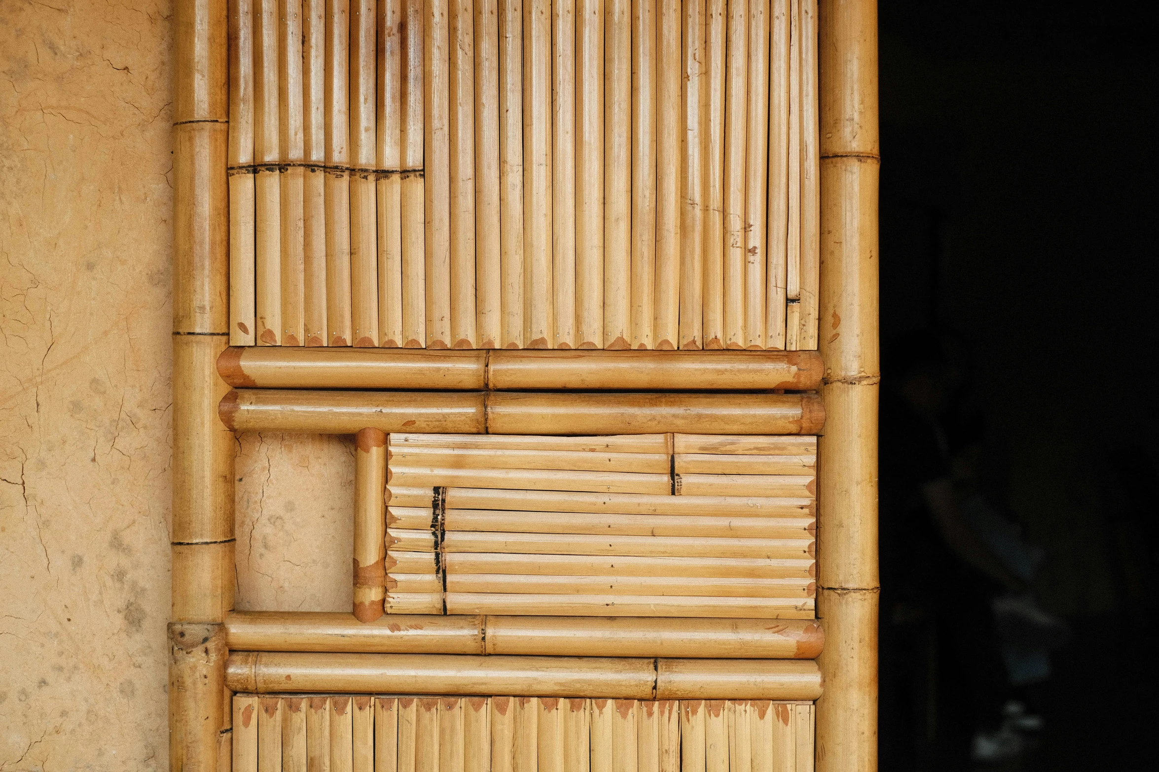 bamboo frame with window closed to reveal floor