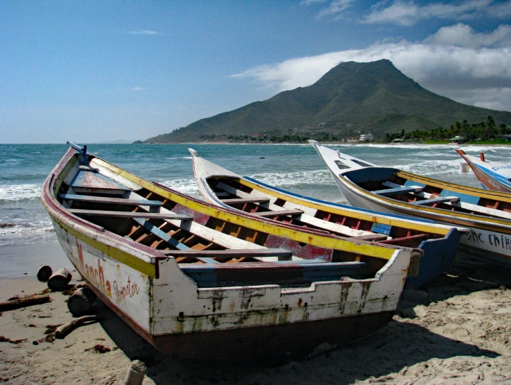 there are many different boats on the beach