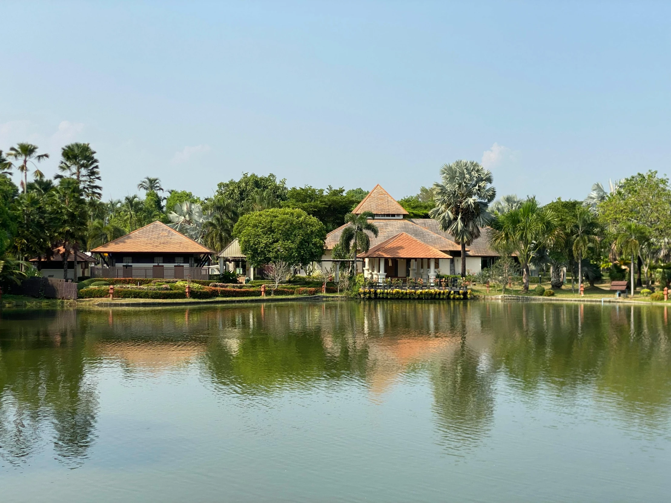 the small boats are docked in the lake near the cottages