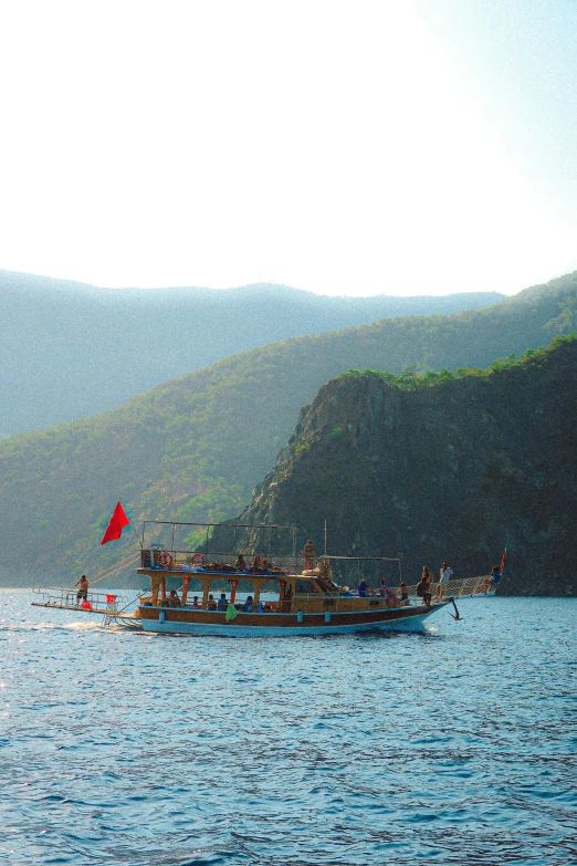 a boat is floating in the middle of the water