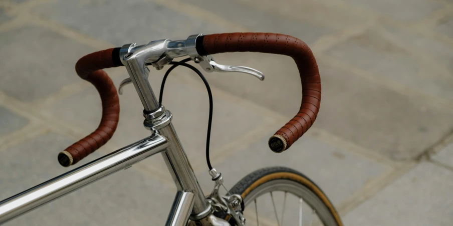 a closeup of the handle bars of a bicycle