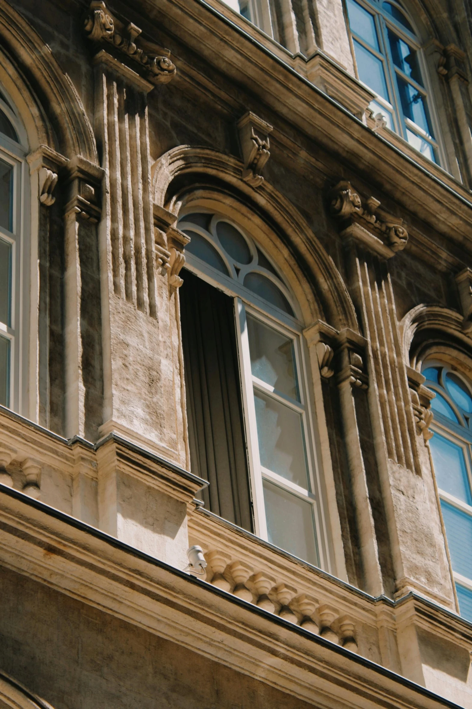 the corner of an old building showing the windows and decorations