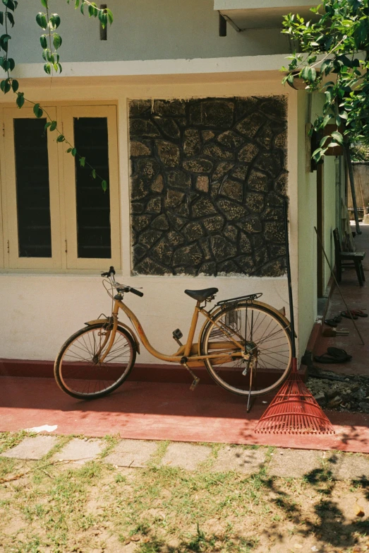 a bicycle leans against the wall in front of a house