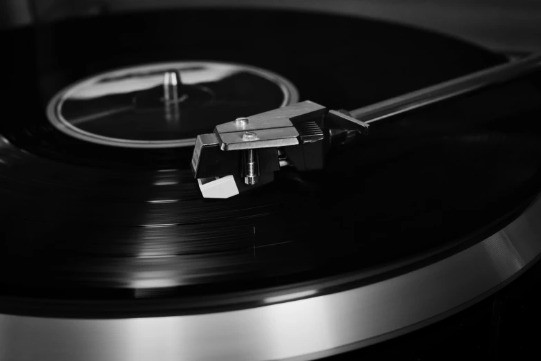 a record player sitting on top of a turntable