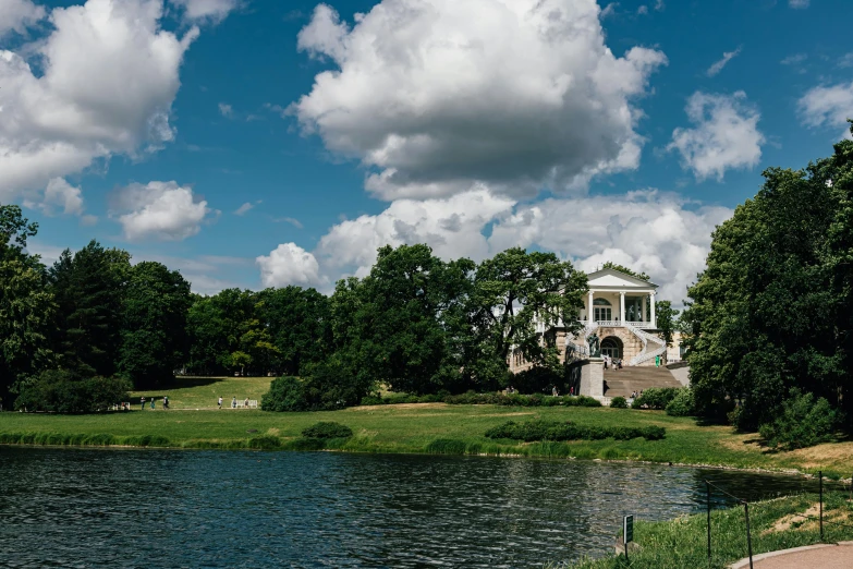 an image of a beautiful house that is overlooking the water