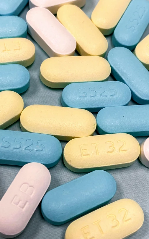 pills and tablets on a blanket with the words steth