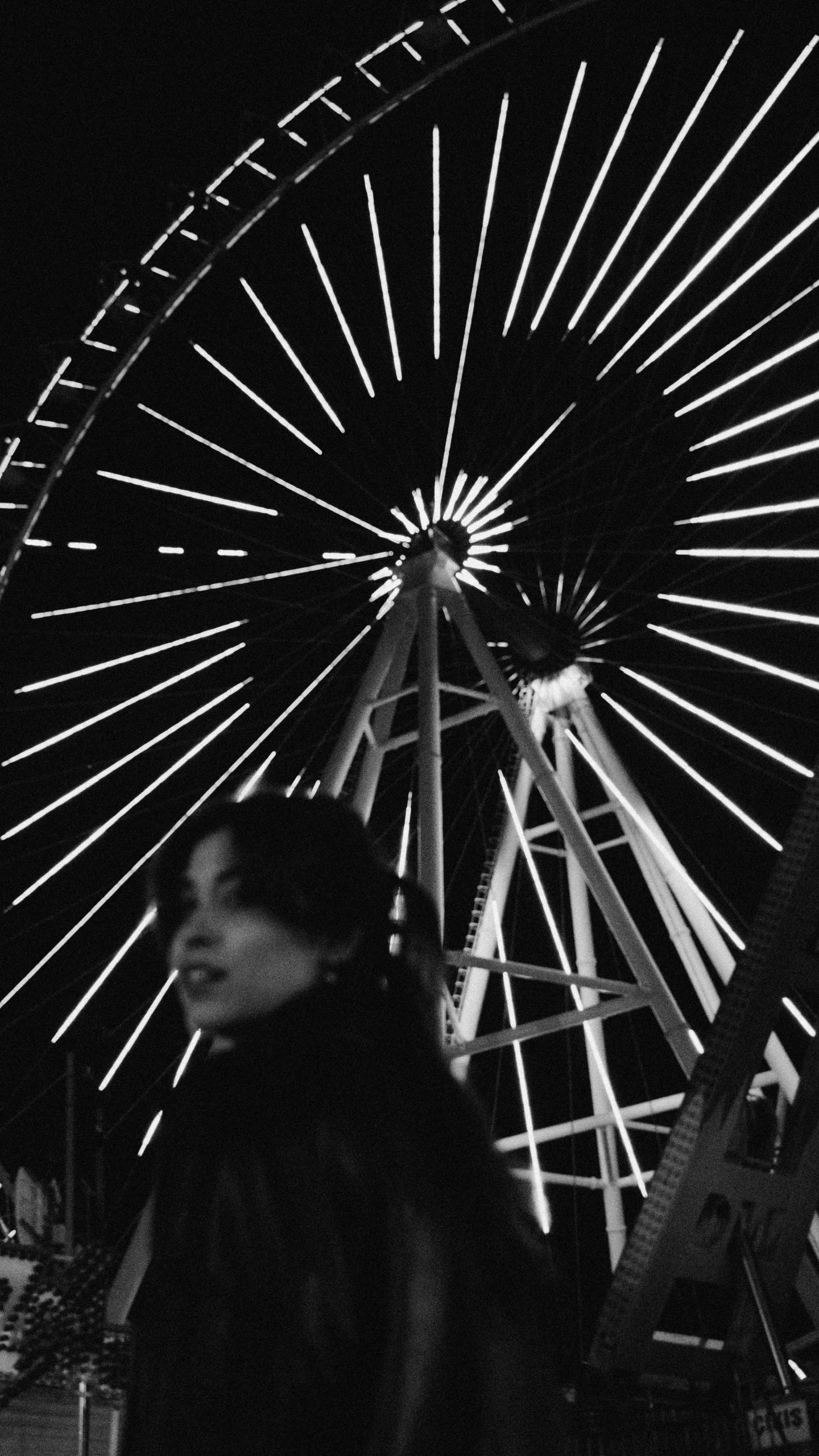 a wheel of a ferris wheel in black and white