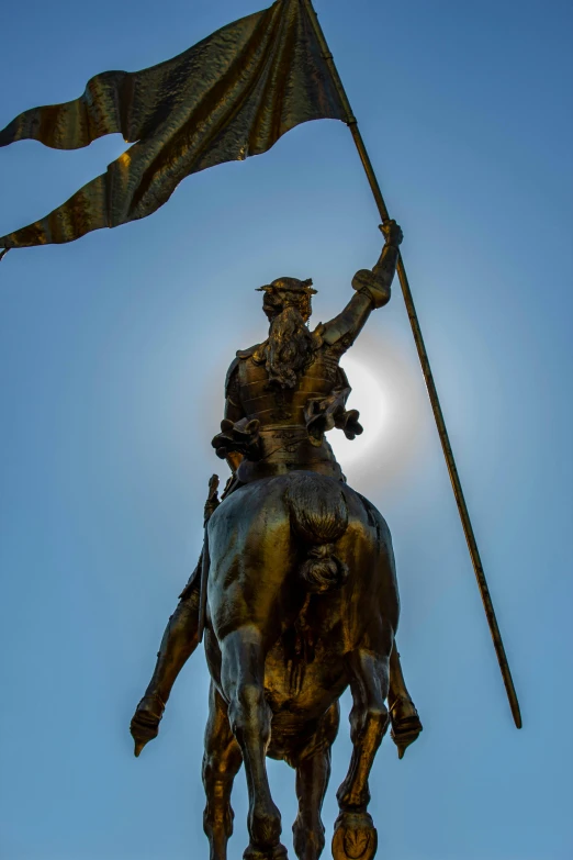 the top part of a horse statue holding a flag