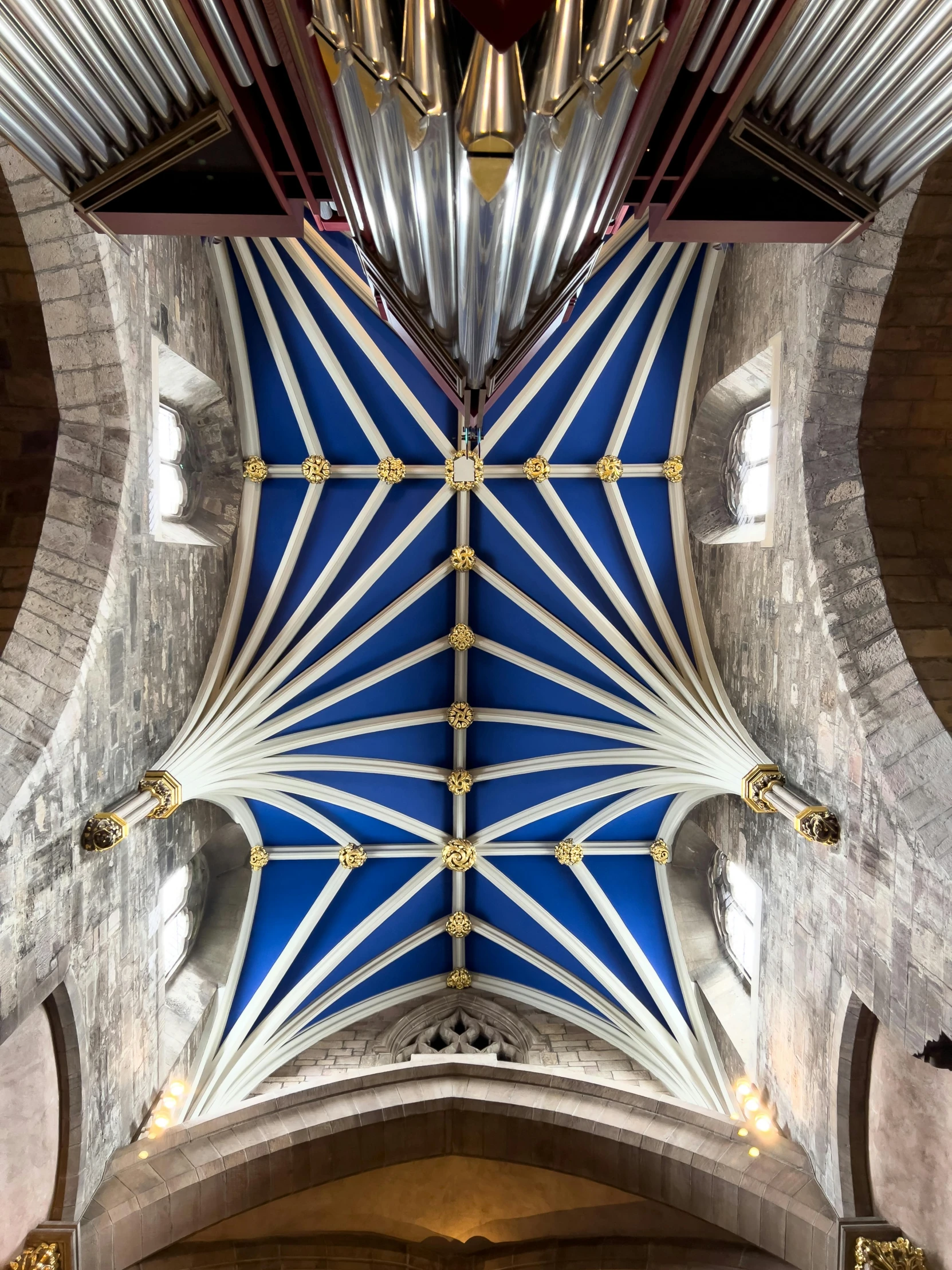 an architectural view of the organ and ceiling