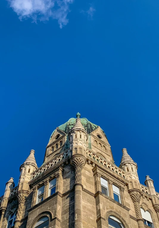 an old building is under a clear blue sky