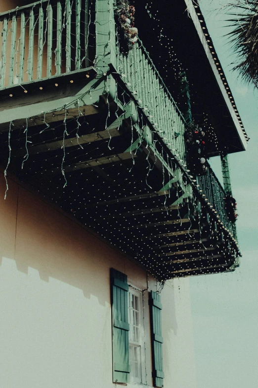 a building with christmas lights hanging off the roof