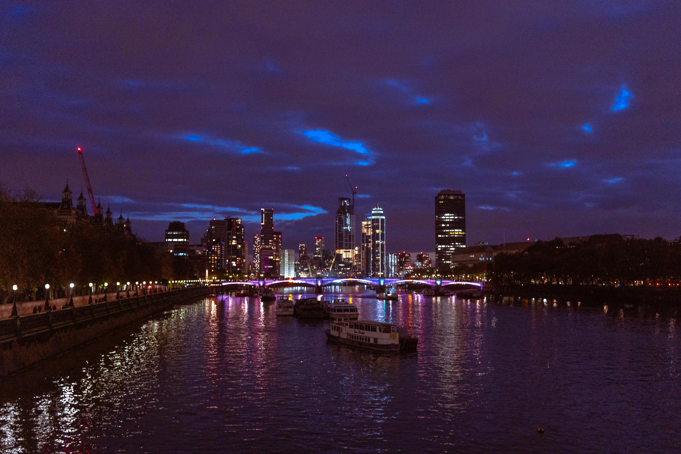 the skylines and the river in the evening