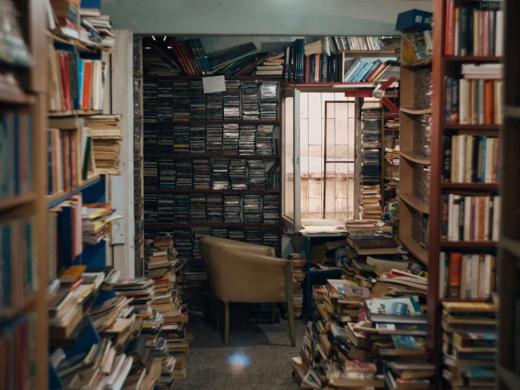 there is a room that has many books and an office chair