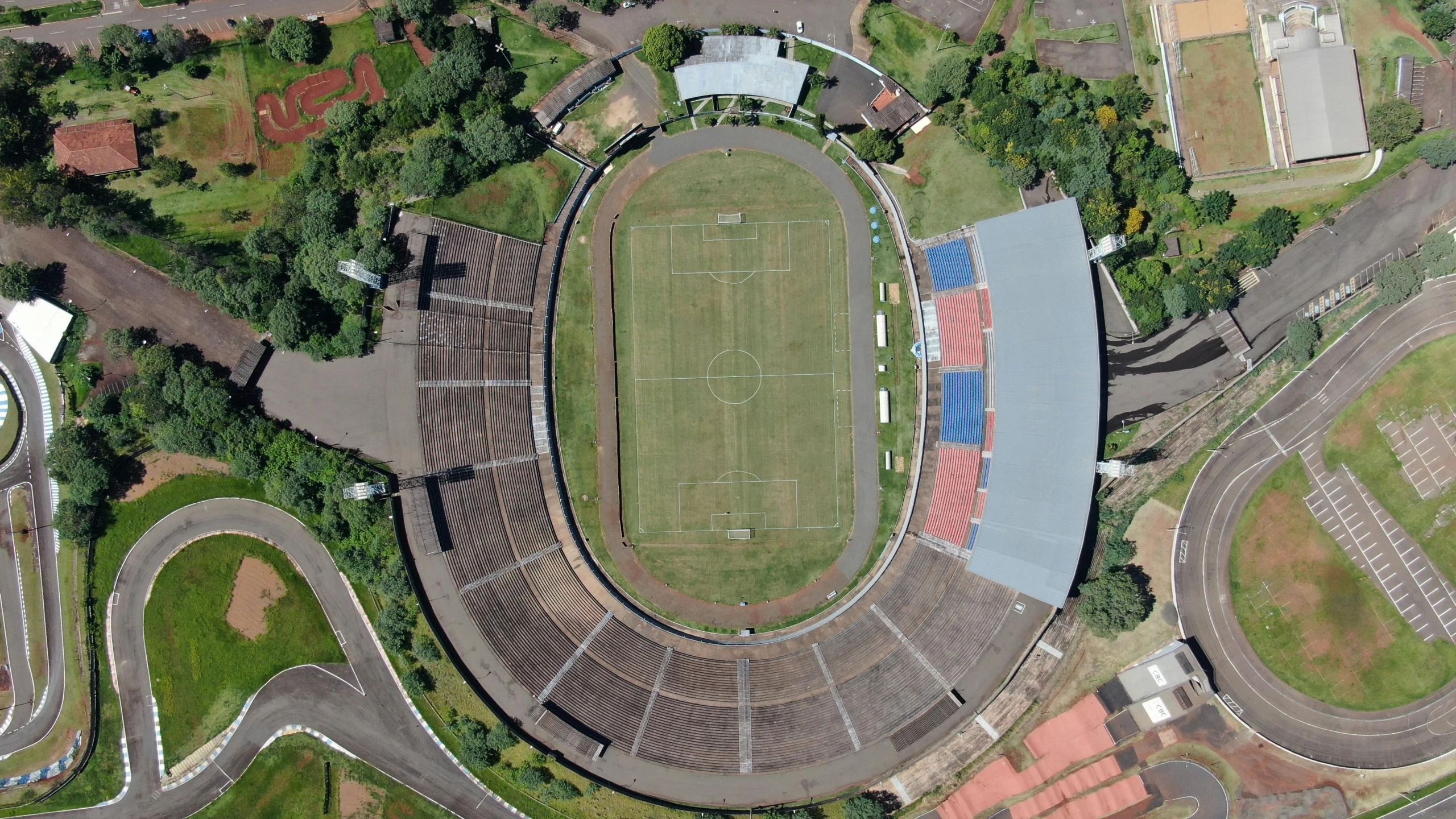 an overhead view of an empty field in the middle of a parking lot