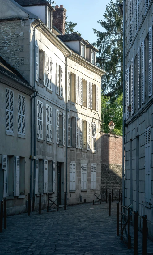 a sidewalk that has some buildings on it