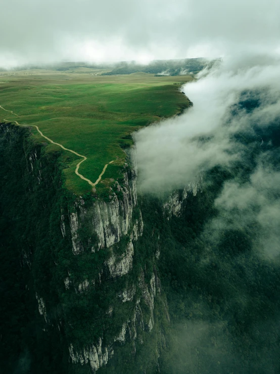 there is an image of clouds that are coming from a mountain