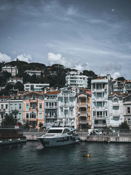 boats that are floating in the water next to some buildings