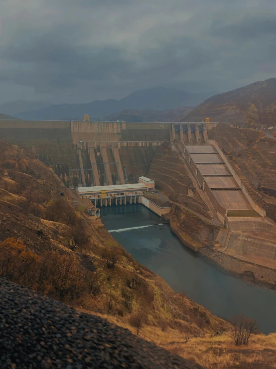 a view of a dam with a river running under it