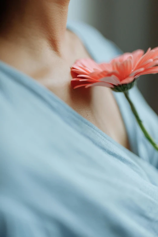 a red flower is sticking out of the bottom of a women's dress