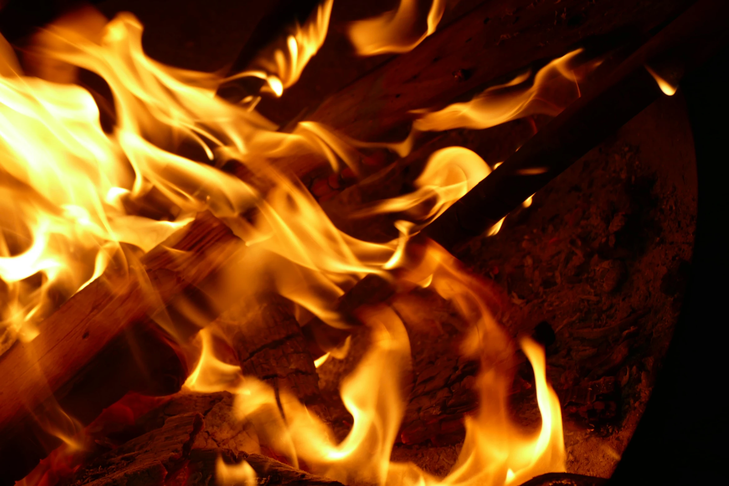 the flames of firewood in a barbecue grill