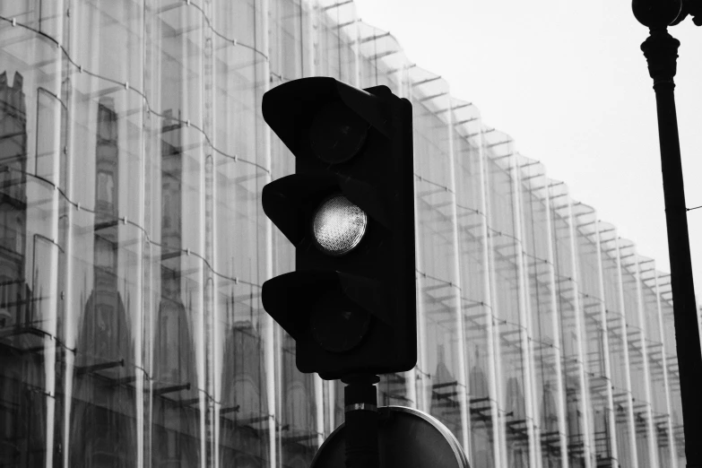 black and white po of traffic light in front of a building