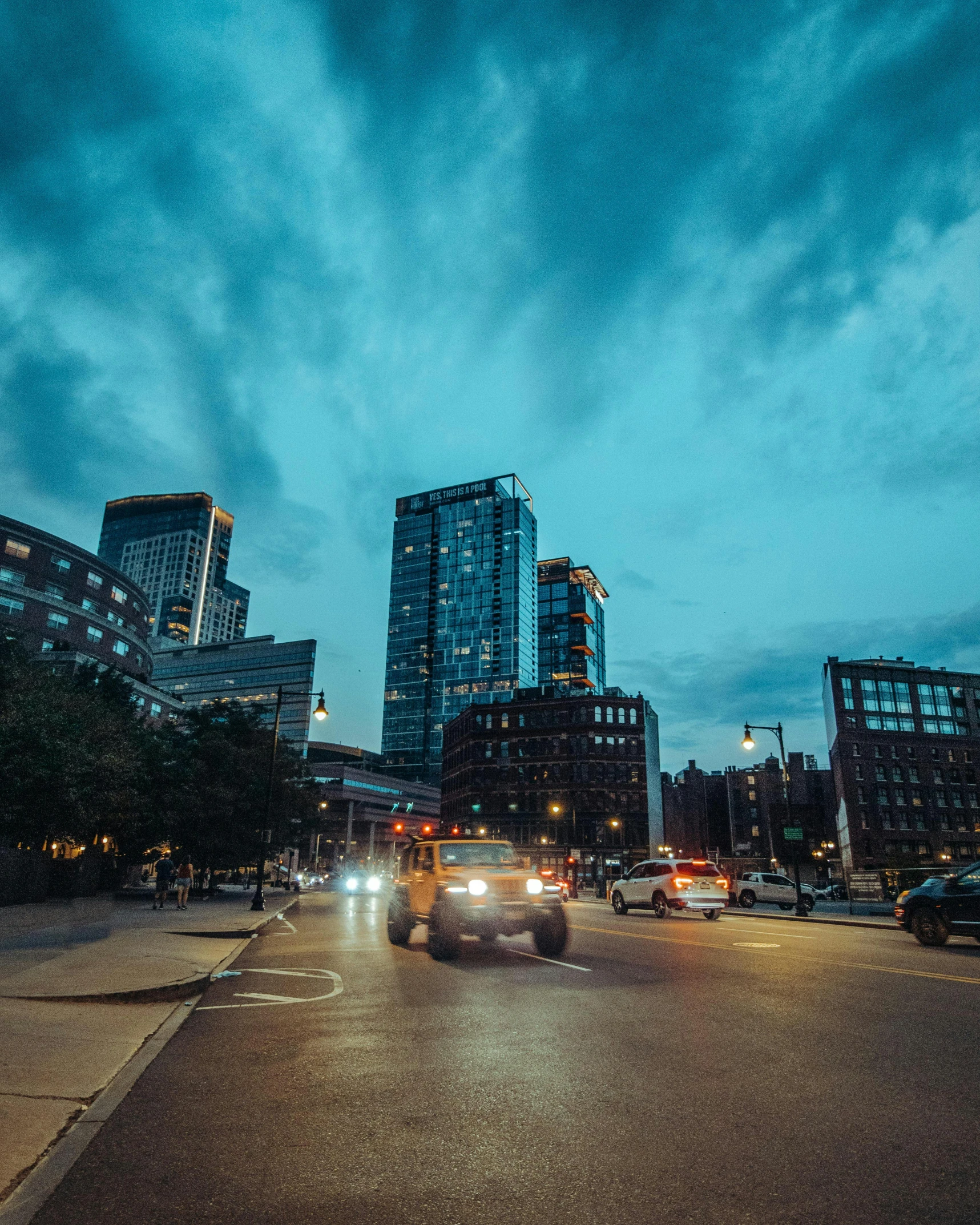 the night time traffic on the streets of a city