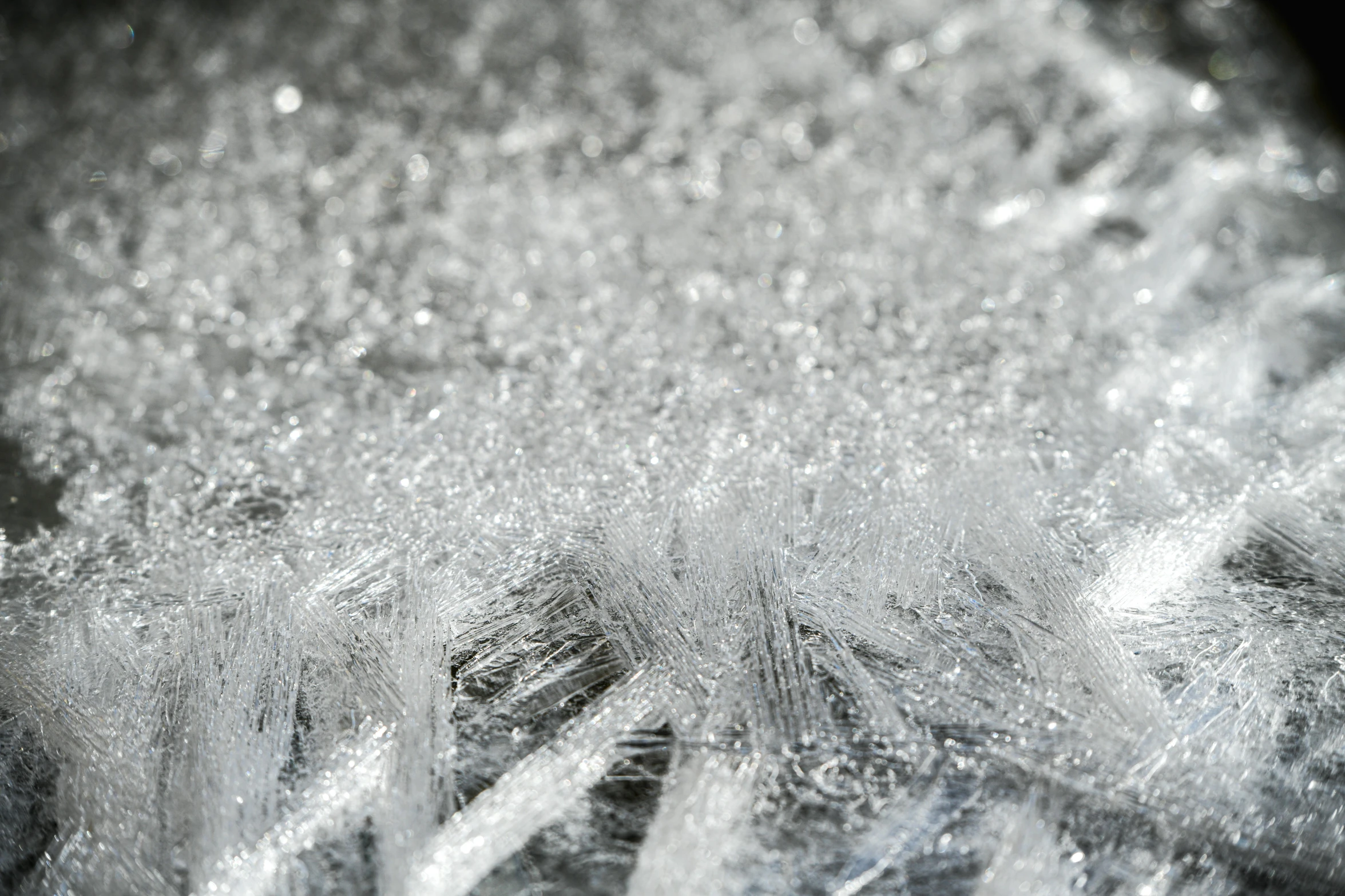 a close up of snow crystals and grass