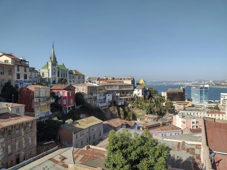 there is a large group of buildings with roofs that have red shingled roofs