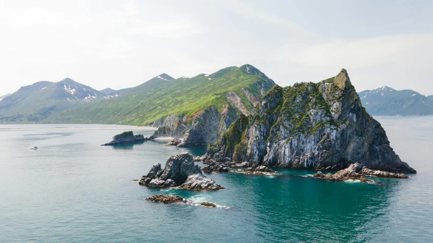 there are several large islands in the ocean